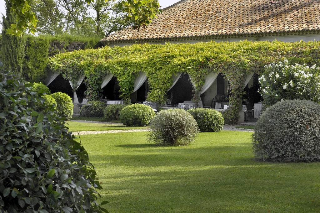 Le Mas De Peint - Hotel Et Restaurant Arles Dış mekan fotoğraf