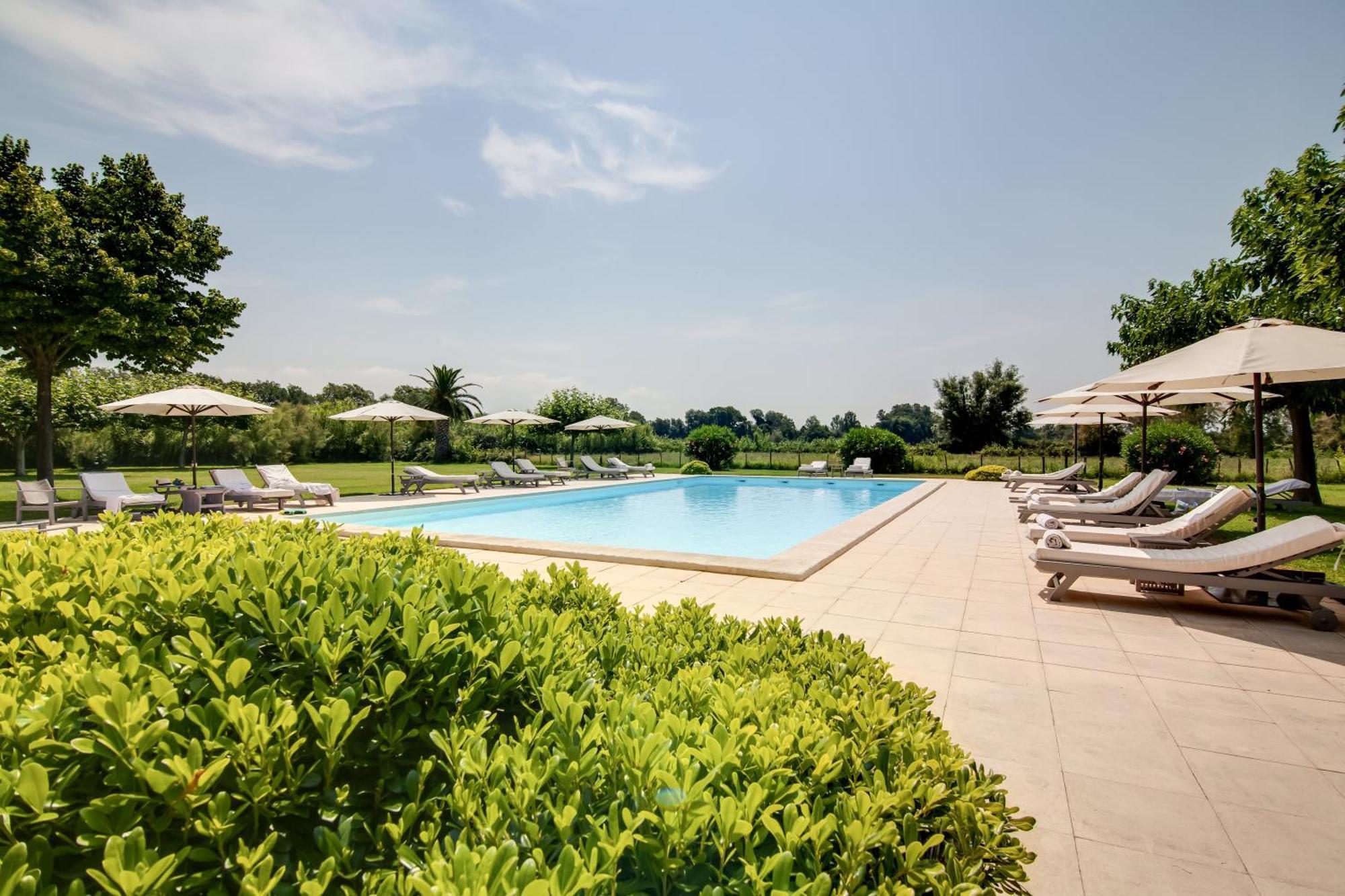 Le Mas De Peint - Hotel Et Restaurant Arles Dış mekan fotoğraf