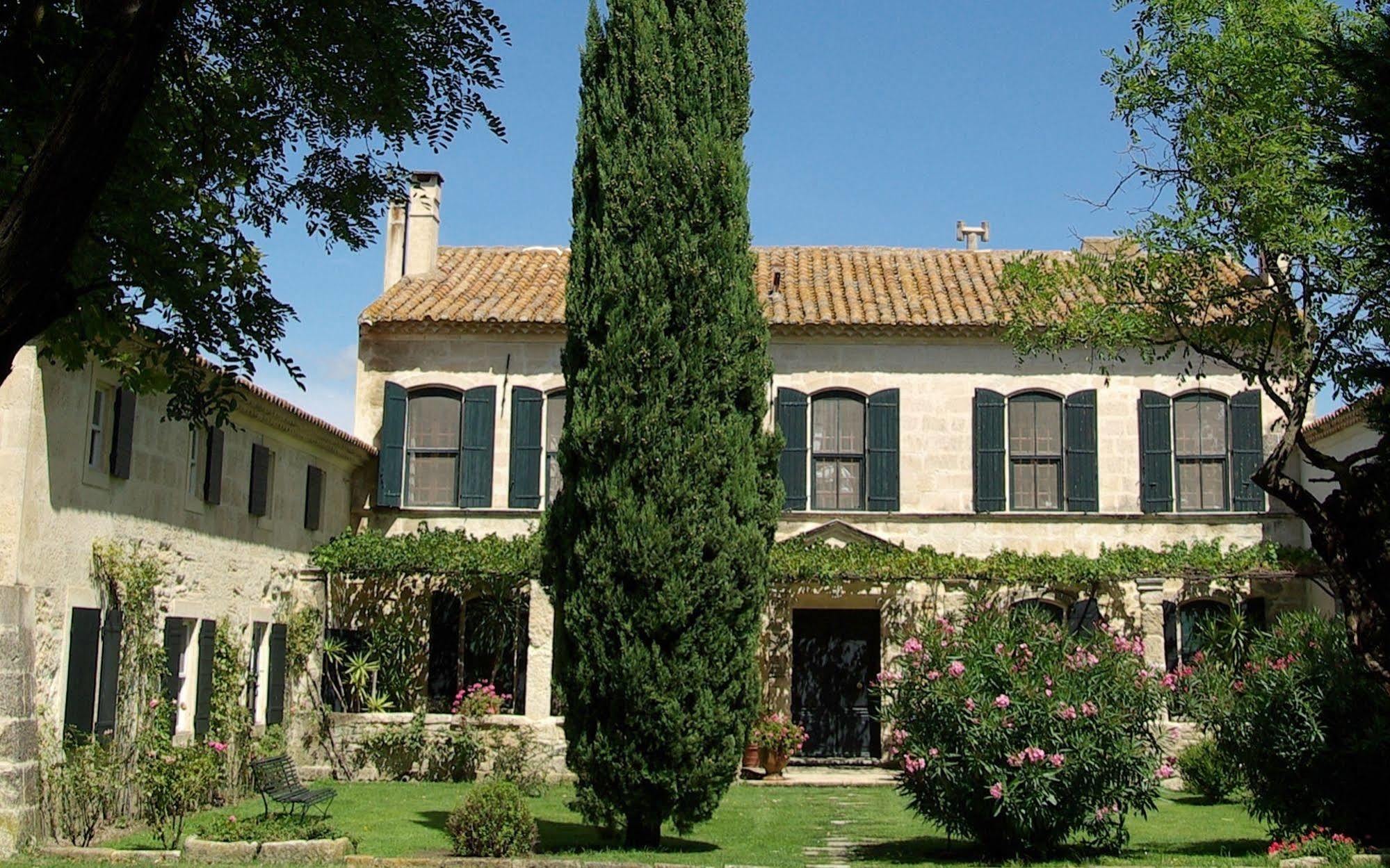 Le Mas De Peint - Hotel Et Restaurant Arles Dış mekan fotoğraf
