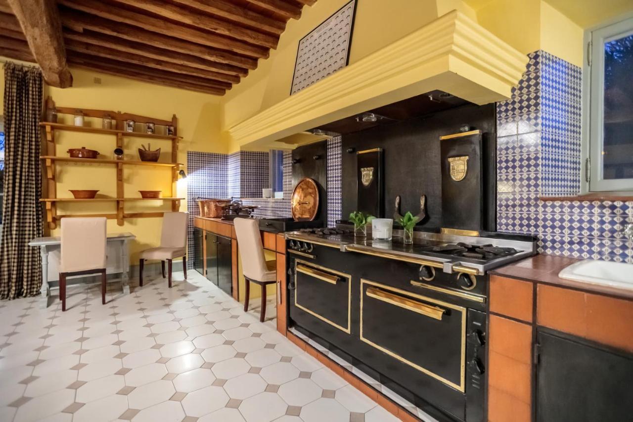 Le Mas De Peint - Hotel Et Restaurant Arles Dış mekan fotoğraf